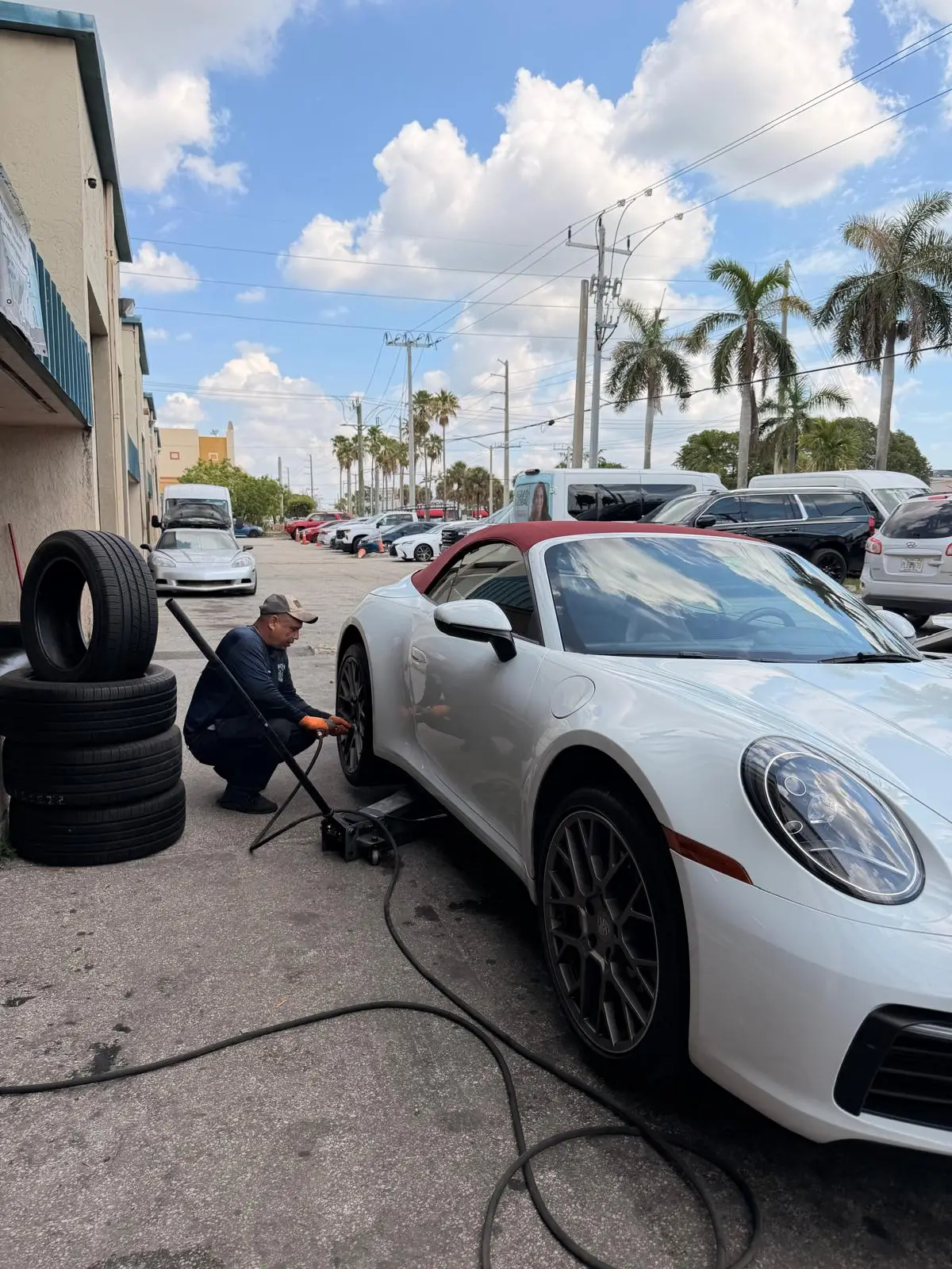 Front tire change on a Porsche 911 Cabriolet